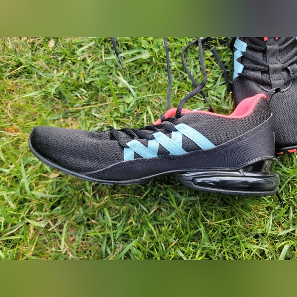 Puma Shoes - Picture 6 of 6